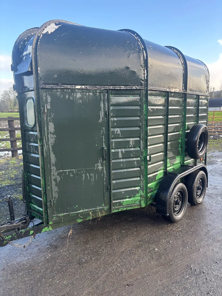 Horse box - Image 1
