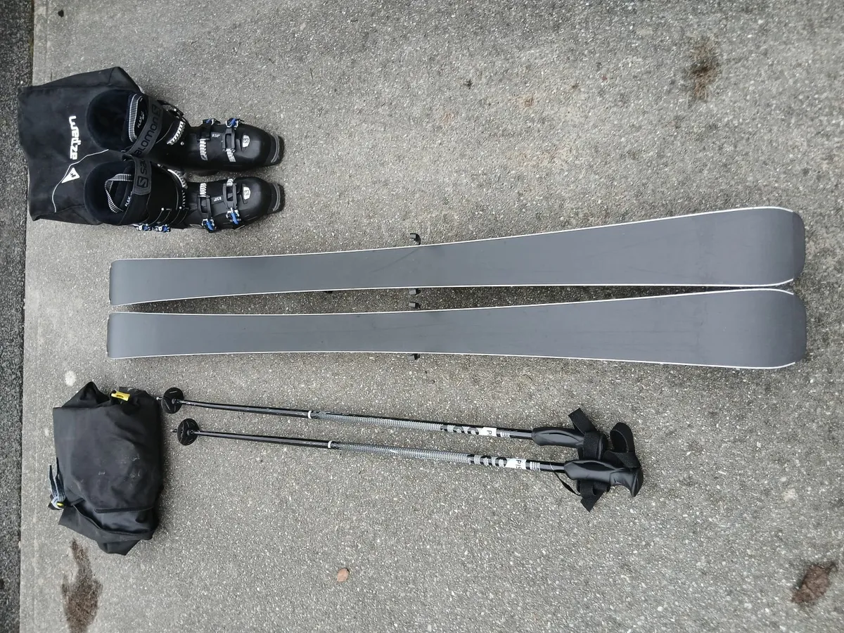 Skis and ski boots - Image 3