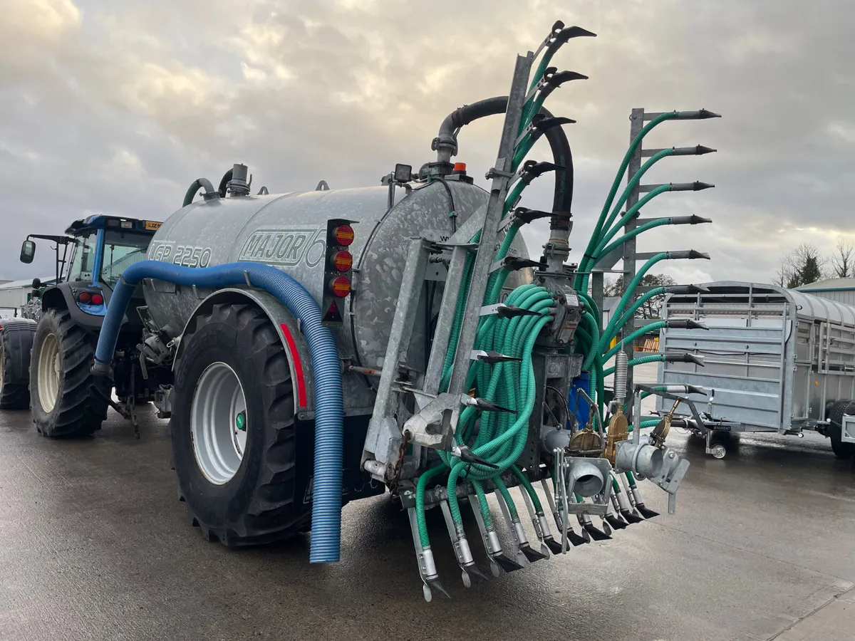 2019 Major 2250G Tanker with Trailing Shoe - Image 3