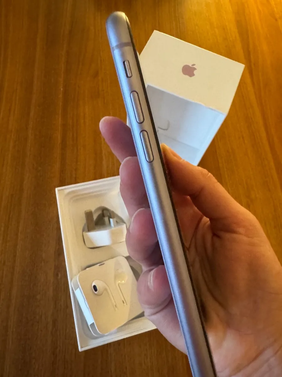 iPhone 11 128GB Purple – Unlocked – Original Box & - Image 3