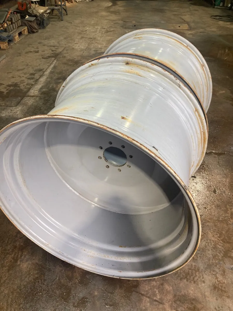 Tractor rims 25” wide massey - Image 1