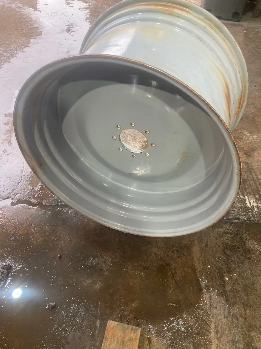 Tractor rims 25” wide massey - Image 3