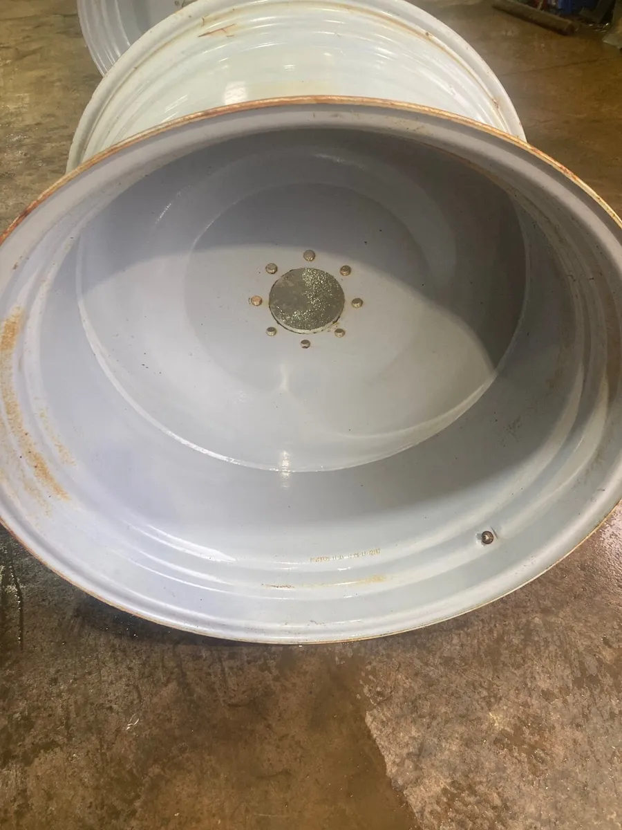 Tractor rims 25” wide massey - Image 4