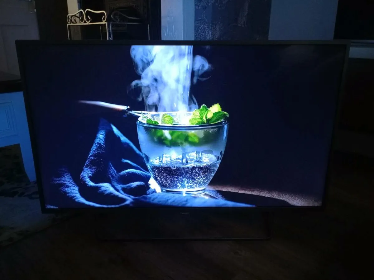 Philips 43" ambielight  android tv 43pus7303/12 - Image 1