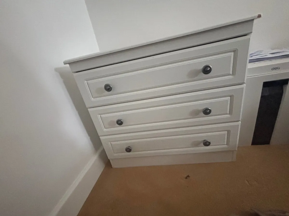 Wardrobe and drawer set - Image 2