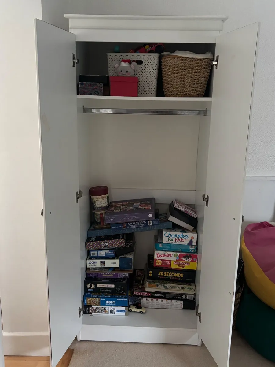 Wardrobe and drawer set - Image 3