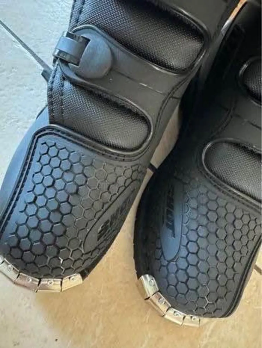 Shot Racing Boots Size 42 Uk 7 - Image 1