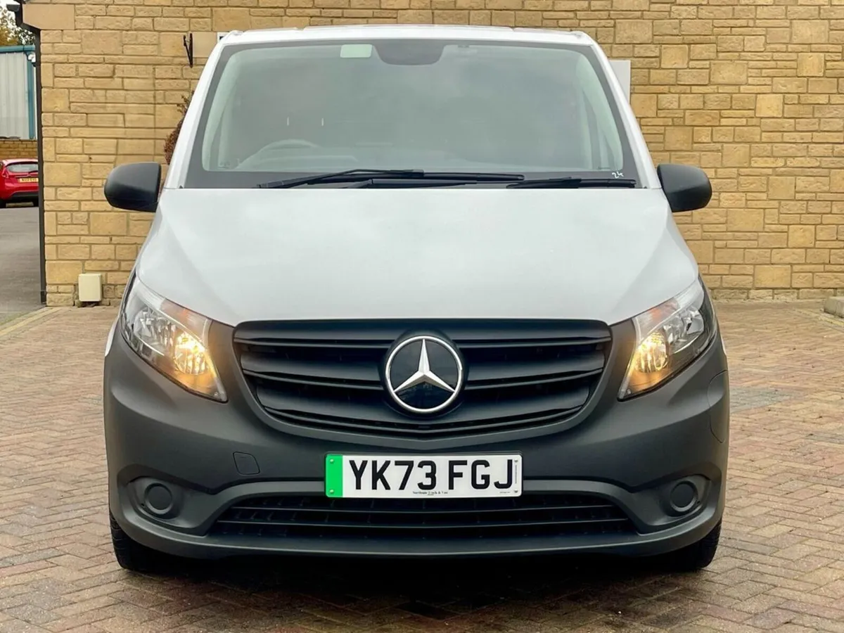 2023 Mercedes-Benz Vito High Roof Panel Van - Image 3