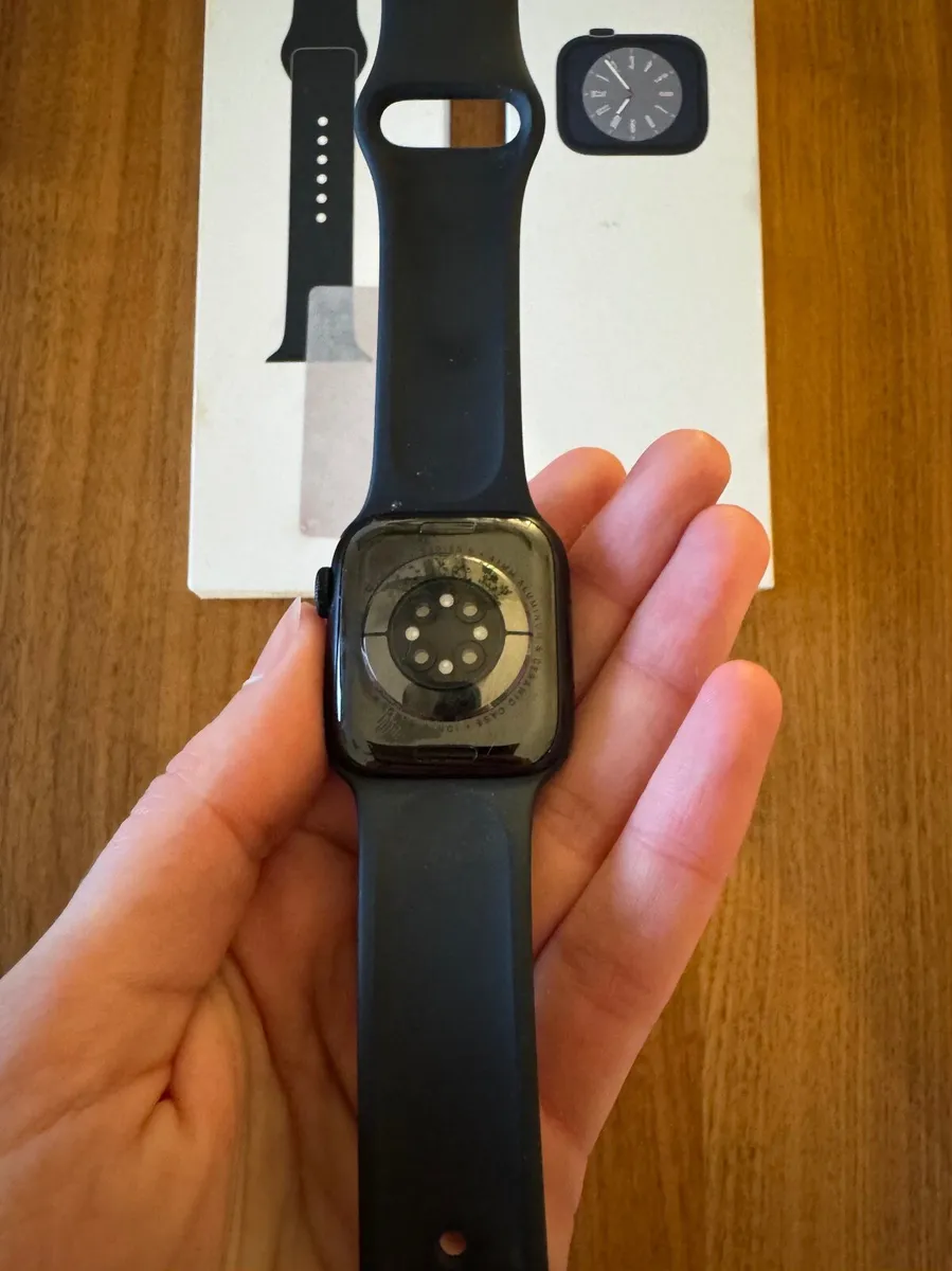 Apple Watch Series 8 – 41mm – Excellent Condition - Image 3