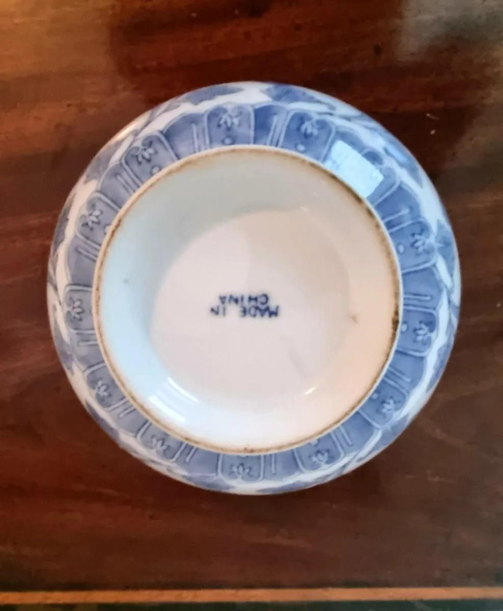 Vintage Blue and White Large Chinese Bowl - Image 3