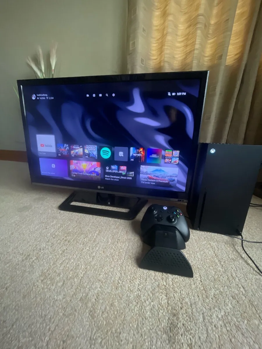 Xbox Series X - Image 1