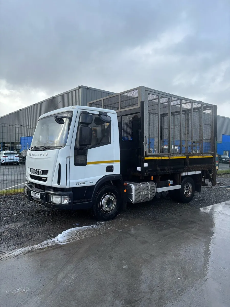 7.5ton tipper with cage - Image 1