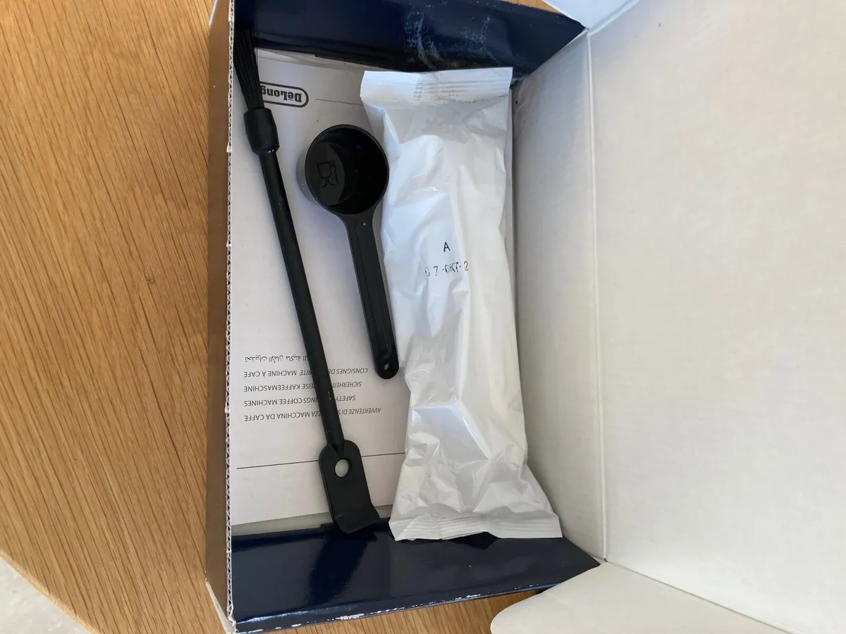 De'Longhi Dinamica ECAM 350.50.B.  Collection Only - Image 2