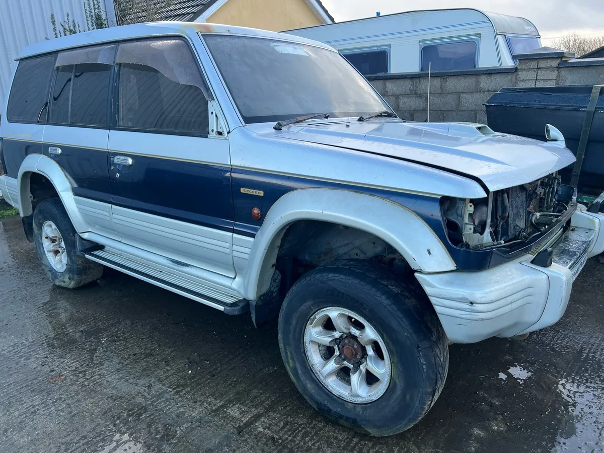 4x Mitsubishi Pajero 2.8D 2 are long 2 are short - Image 3
