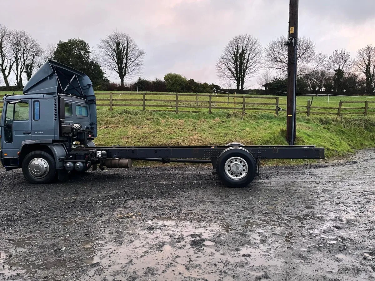 2005 Volvo FL 220 - Image 3