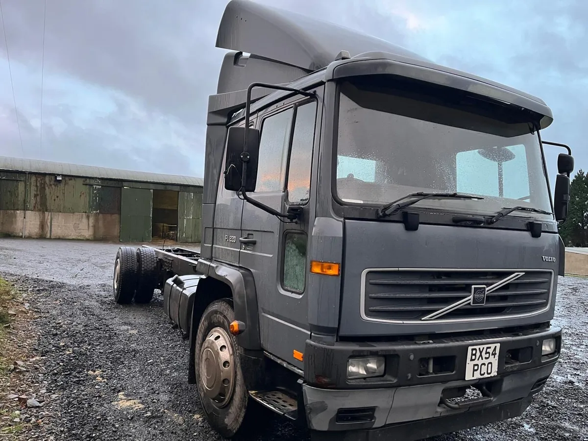 2005 Volvo FL 220 - Image 1