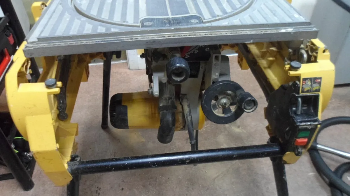 DeWalt Flip Over Saw (d27105) - Image 1