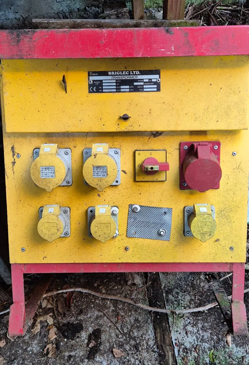 Electrical transformer and lights - Image 1