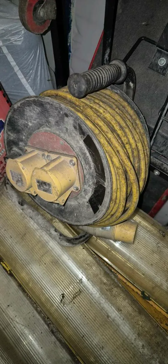 Electrical transformer and lights - Image 4