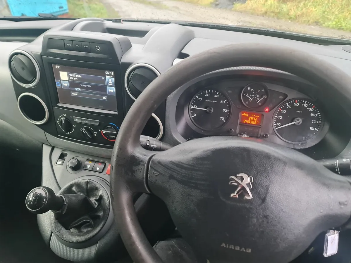 3 seats partner december 2017 new cvrt 12/26 - Image 4