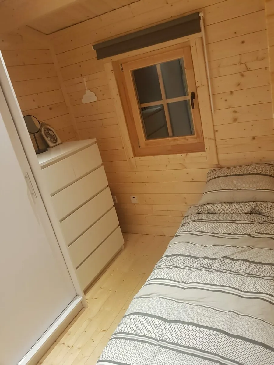 Log cabin 2 bed 0857127205 for video - Image 2