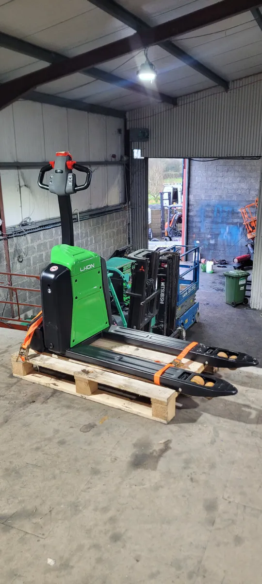 Fully Electric Pallet Truck 1.8 Ton - Image 1