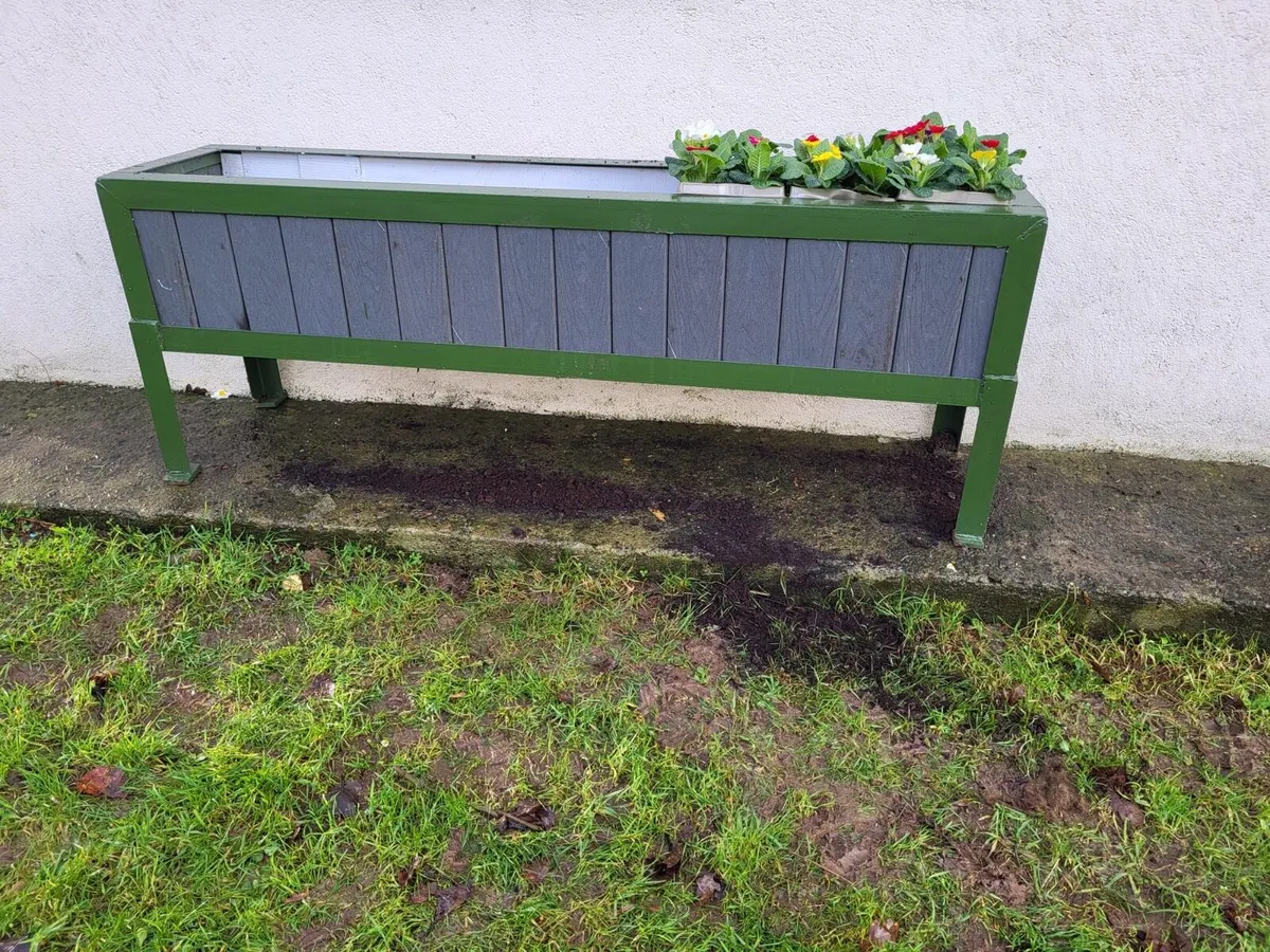 Flower box - Image 1