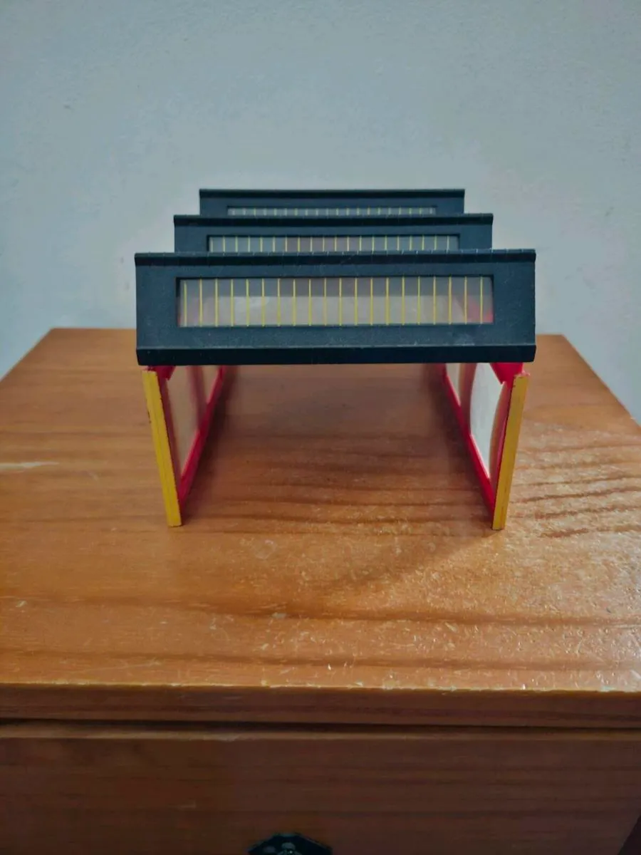 Hornby OO Gauge Engine Shed - Image 1