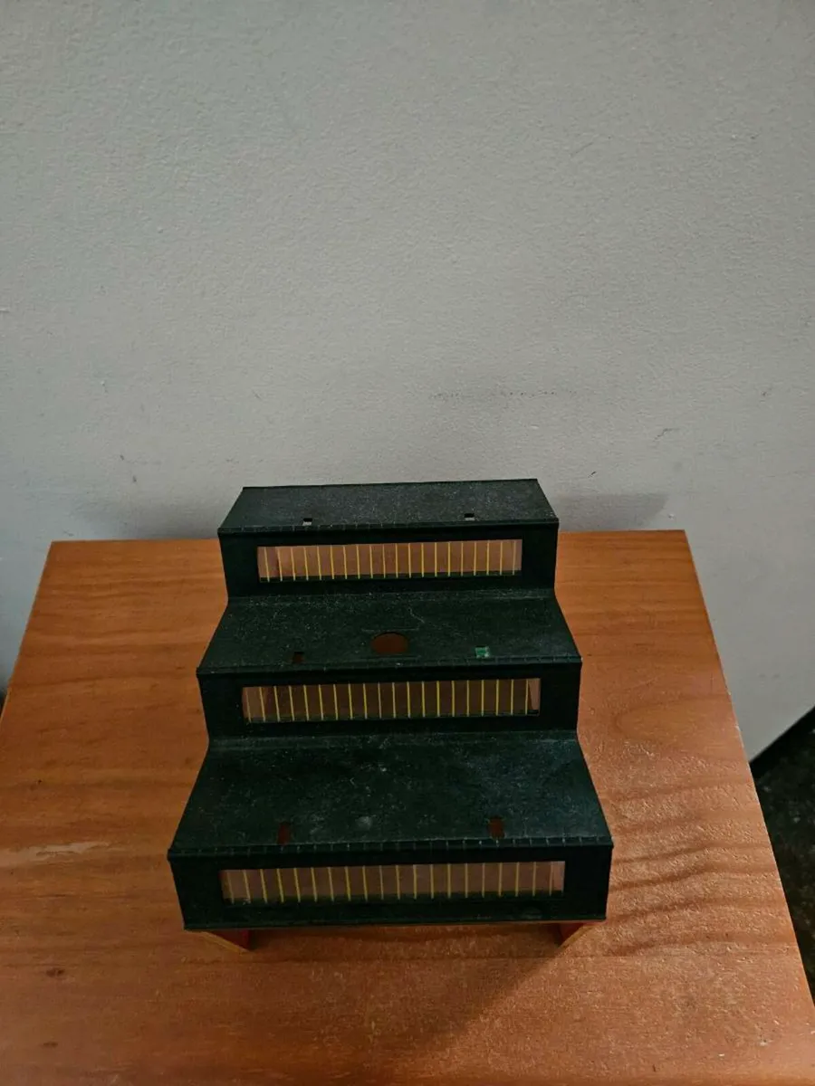 Hornby OO Gauge Engine Shed - Image 3