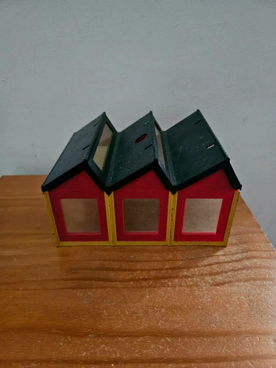 Hornby OO Gauge Engine Shed - Image 4