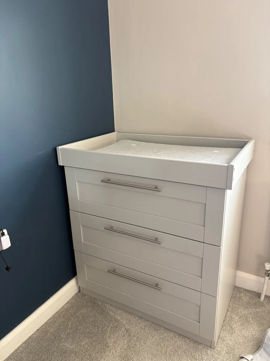 Wardobe & Changing Unit Drawer set& MaxiCosi - Image 2