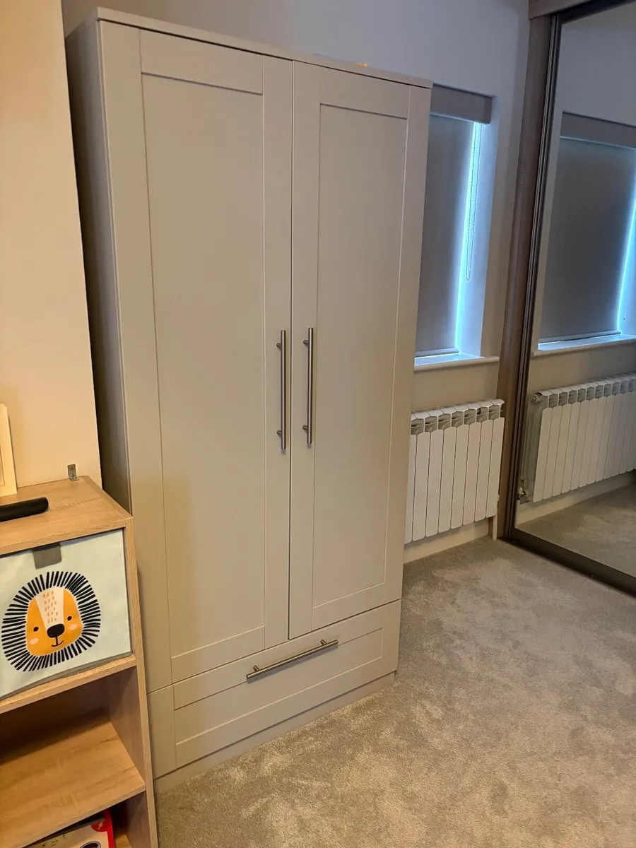 Wardobe & Changing Unit Drawer set& MaxiCosi - Image 1