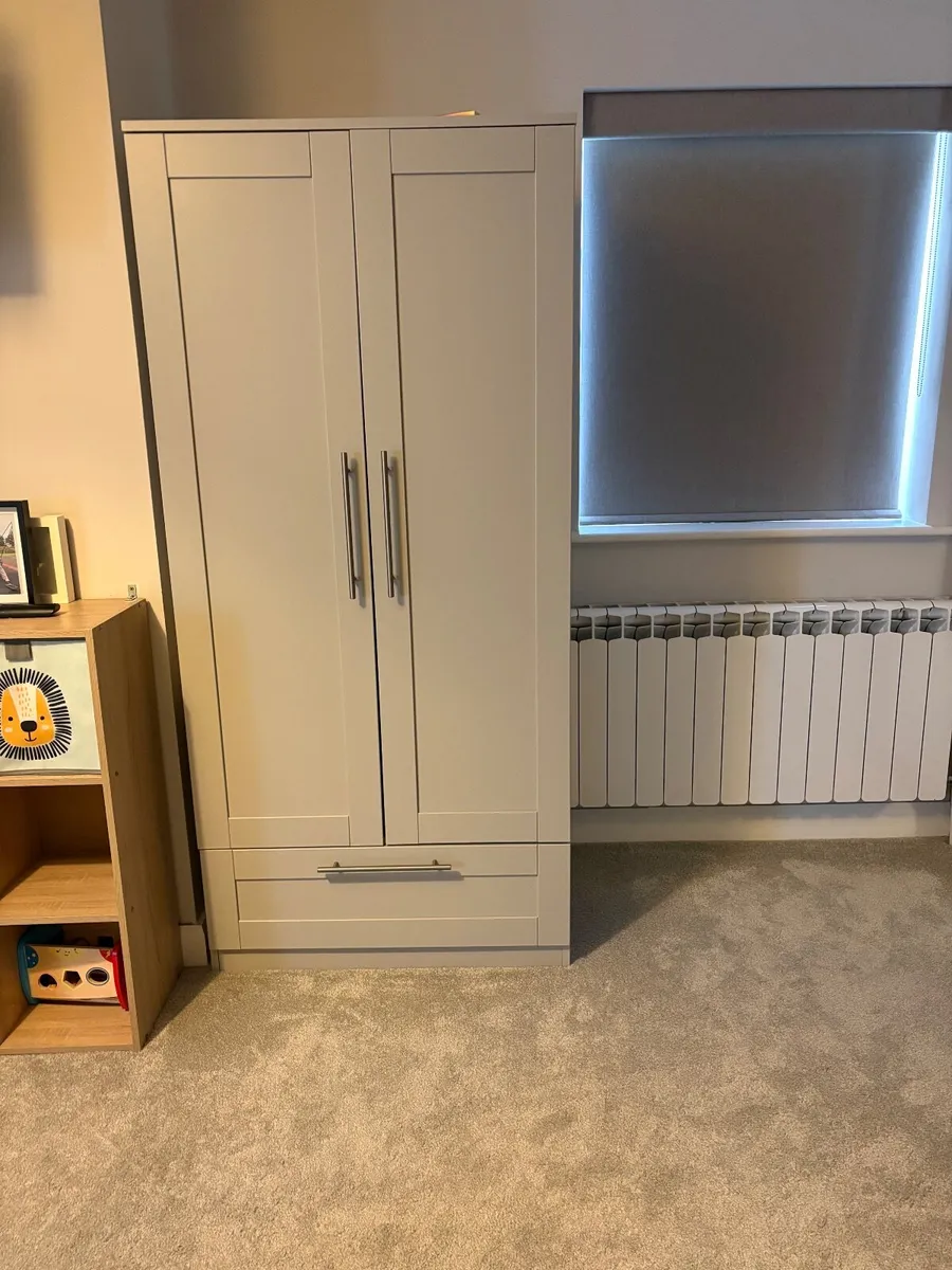 Wardobe & Changing Unit Drawer set& MaxiCosi - Image 3