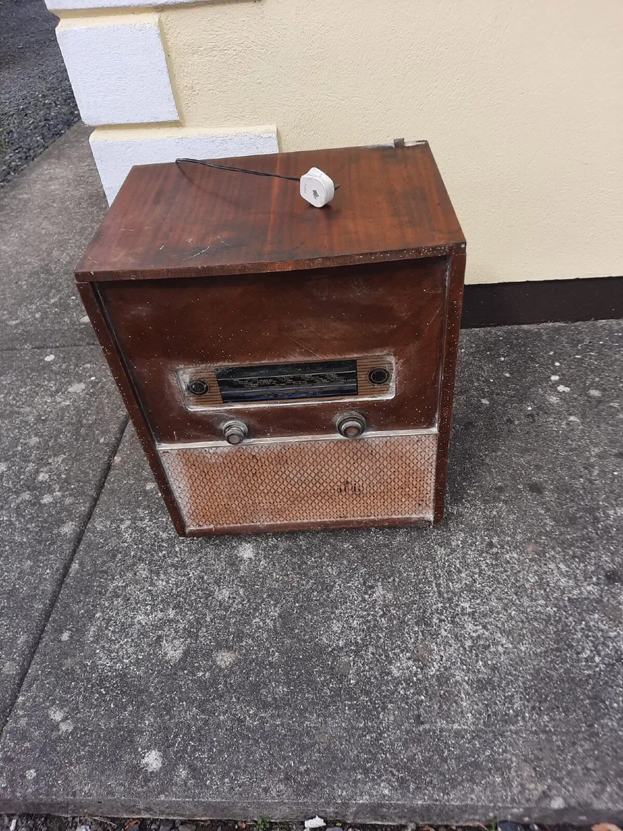 Antique radio - Image 1