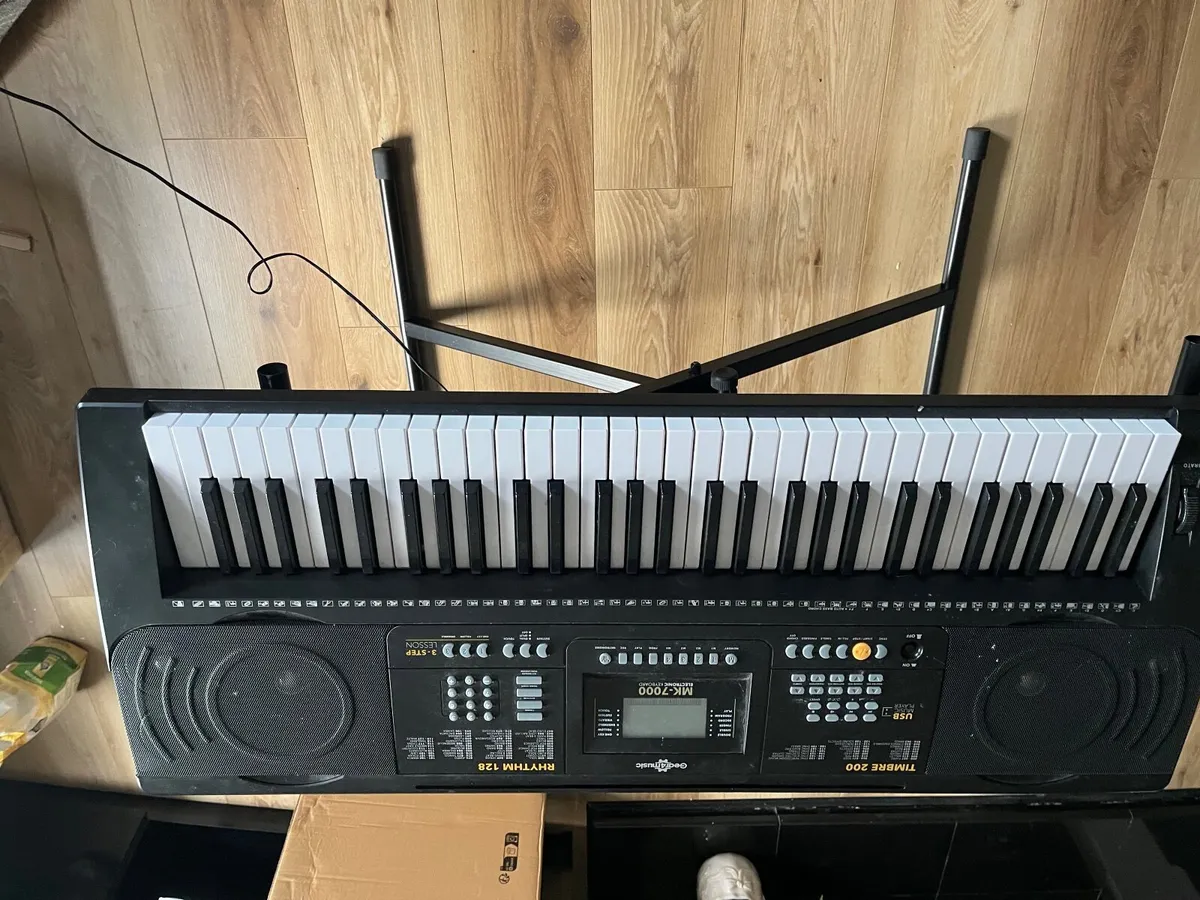 Electronic Keyboard - Image 2