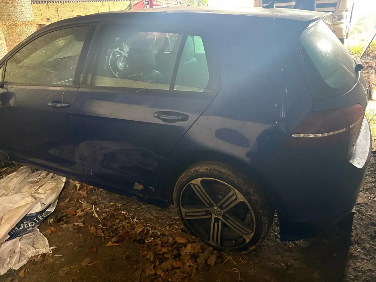 VW GOLF R 300BHP FORNT DAMAGED - Image 1