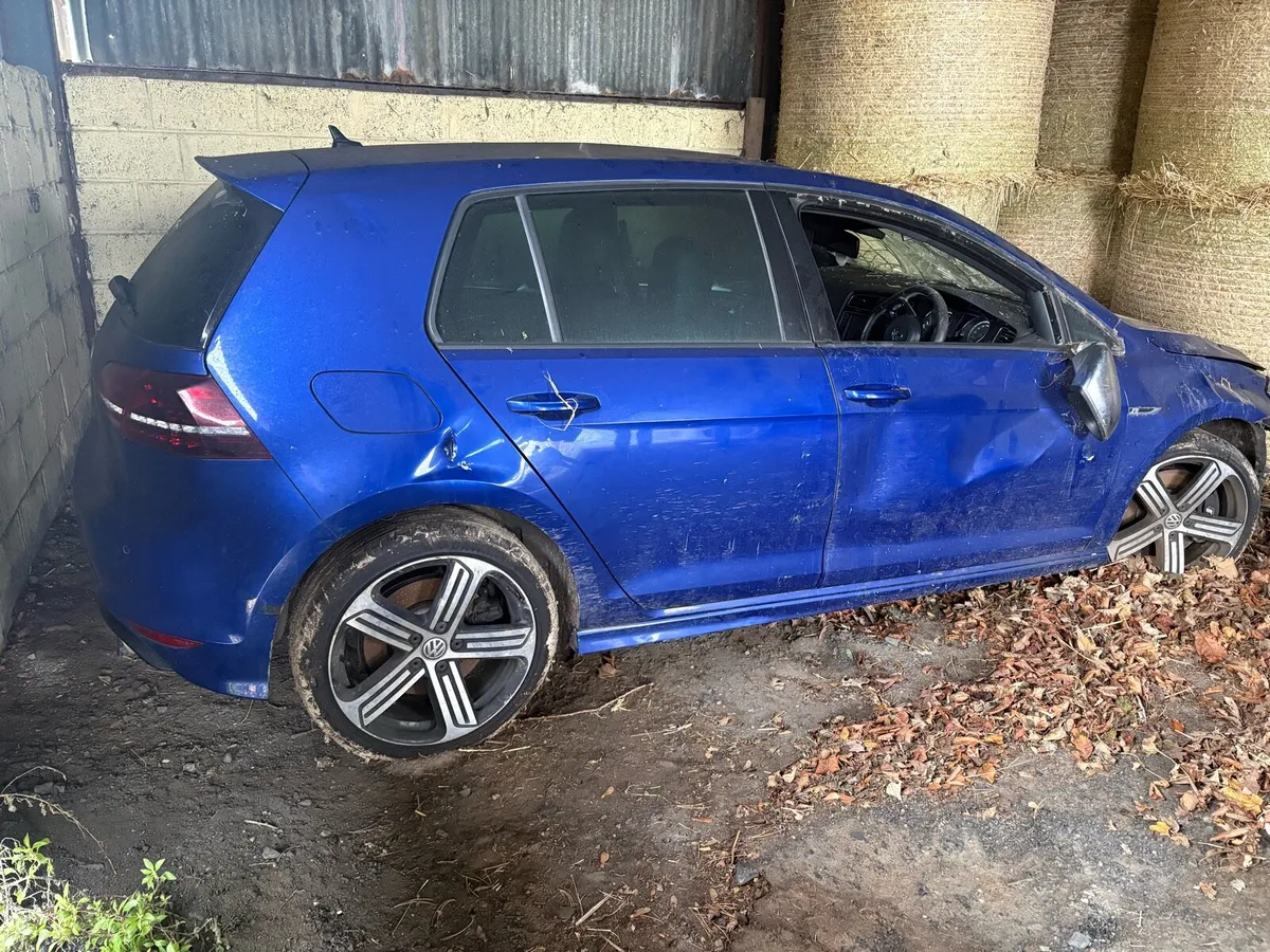 VW GOLF R 300BHP FORNT DAMAGED - Image 3