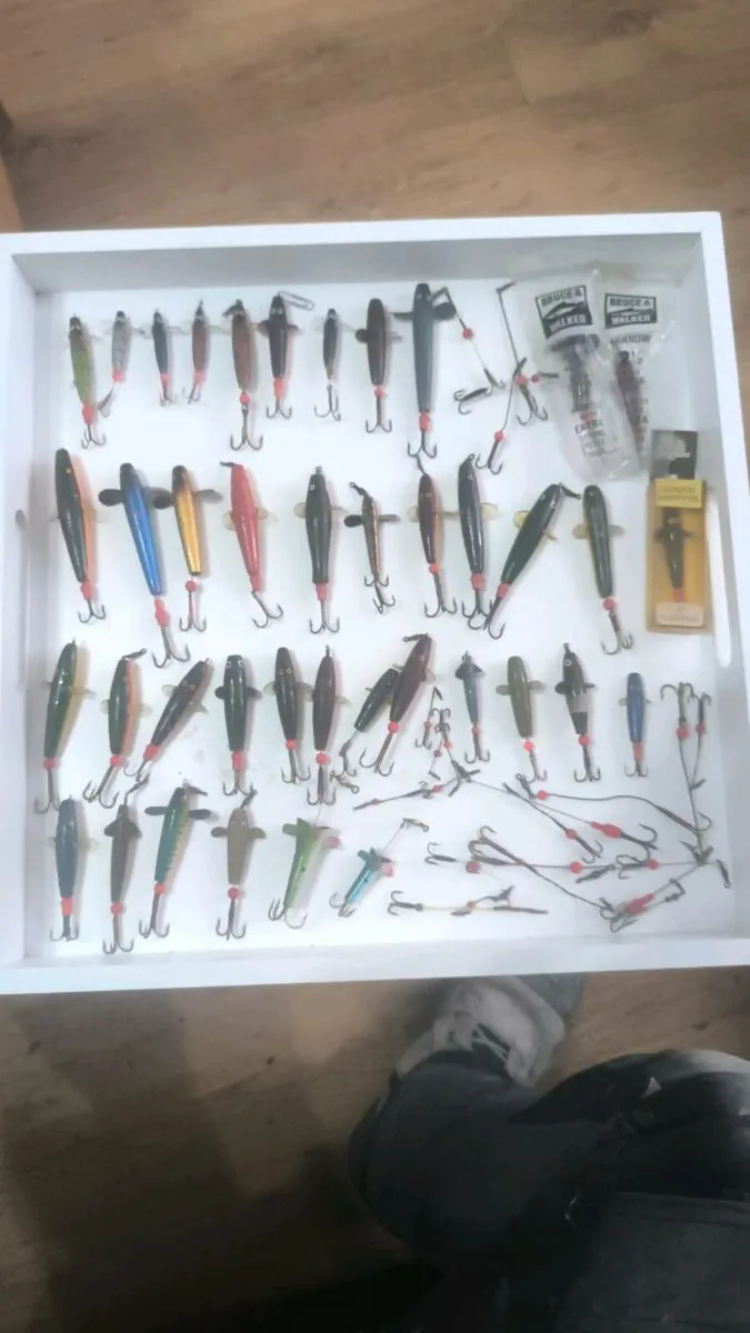 40 mixed Devon minnows and mounts - Image 1