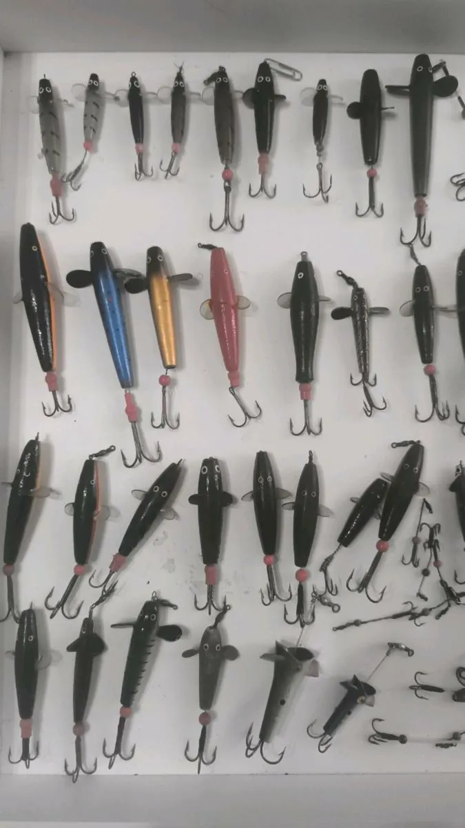 40 mixed Devon minnows and mounts - Image 2