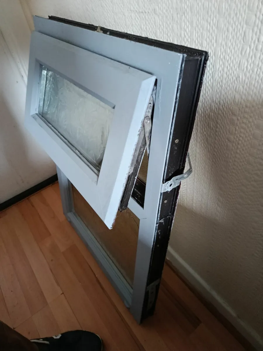 Small Timber Window–Frosted Glass - Image 2