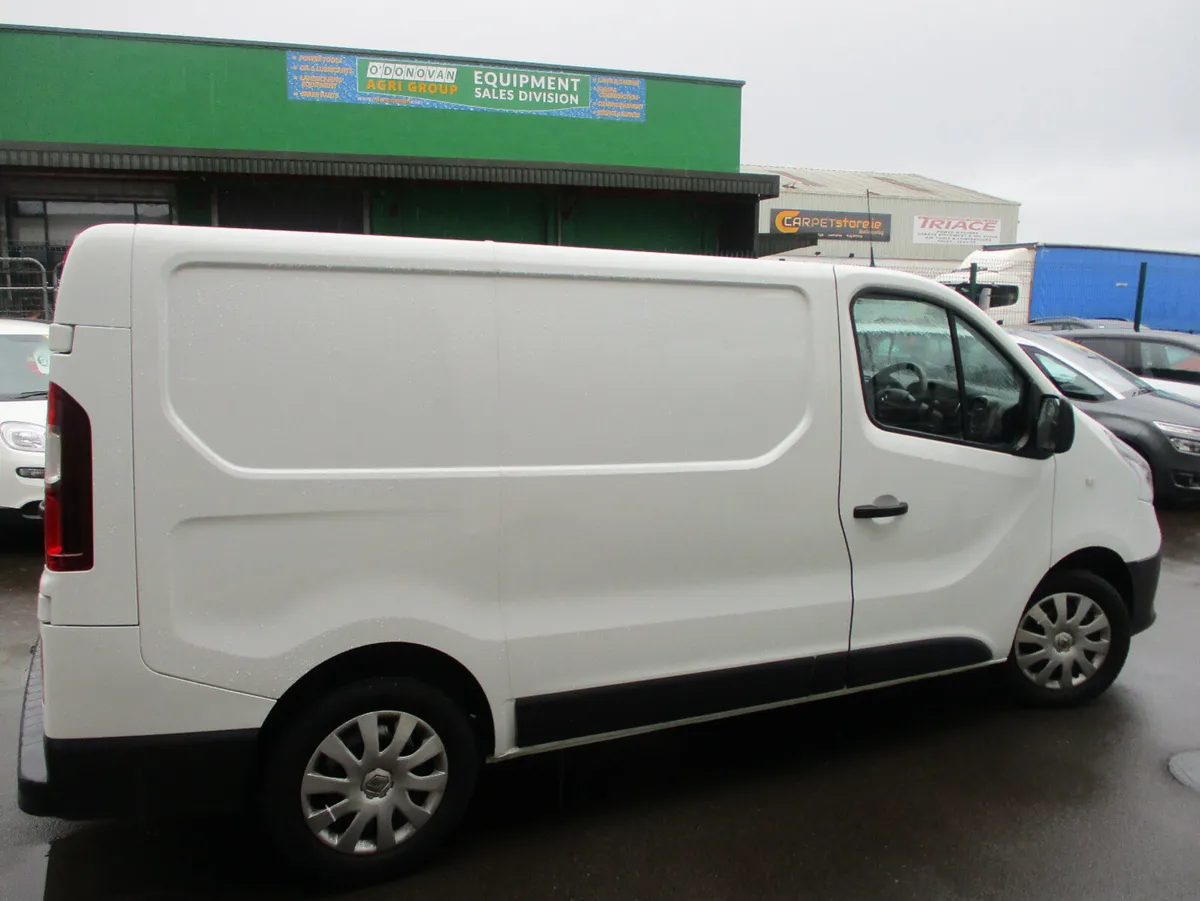 Renault Trafic  Van2021 - Image 4
