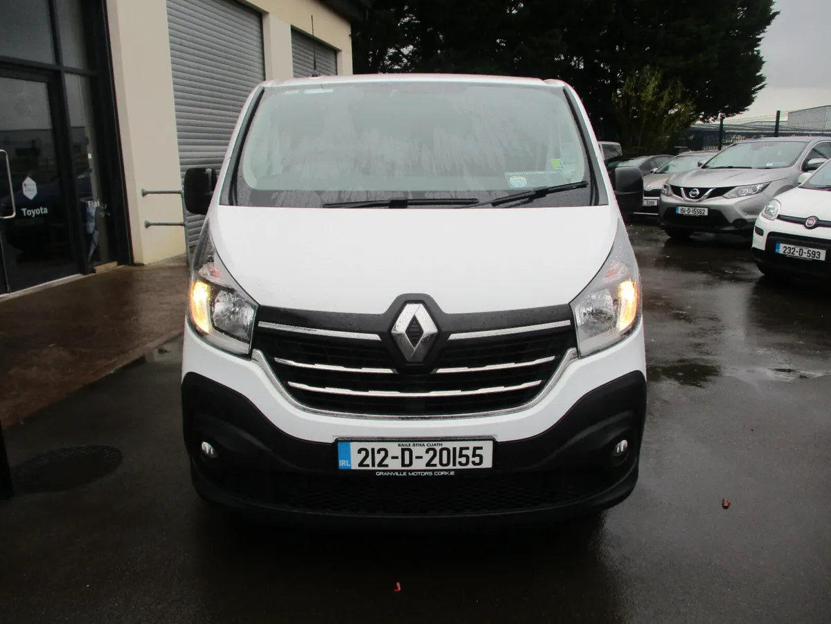 Renault Trafic  Van2021 - Image 2
