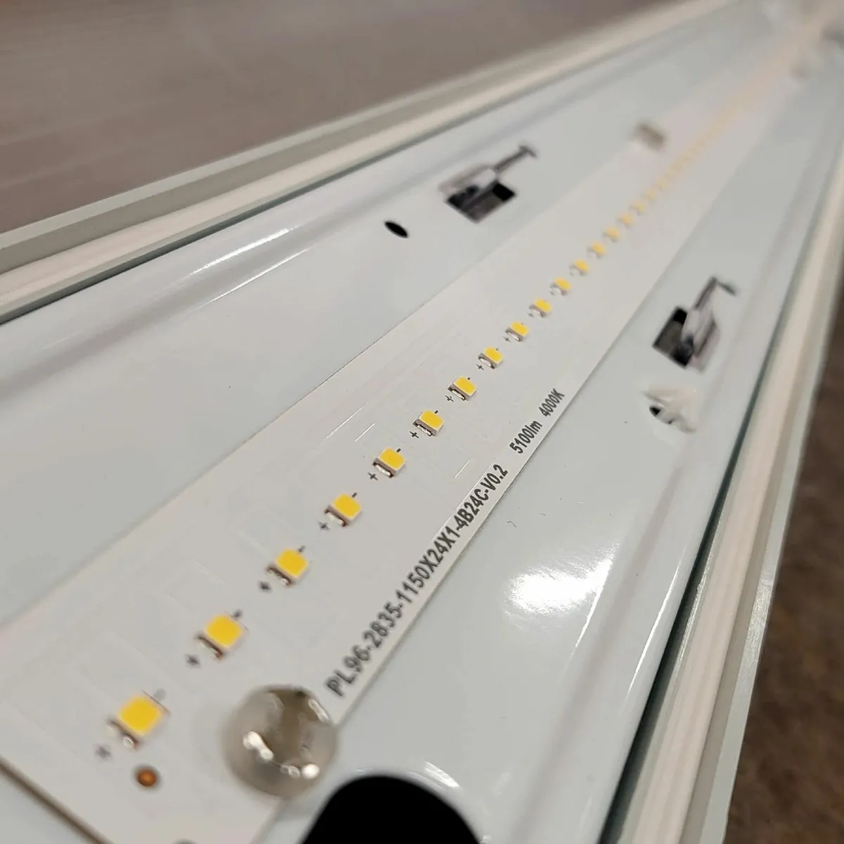 4ft Weatherproof LED Lights, 40W, 4400lm, 4000k - Image 2