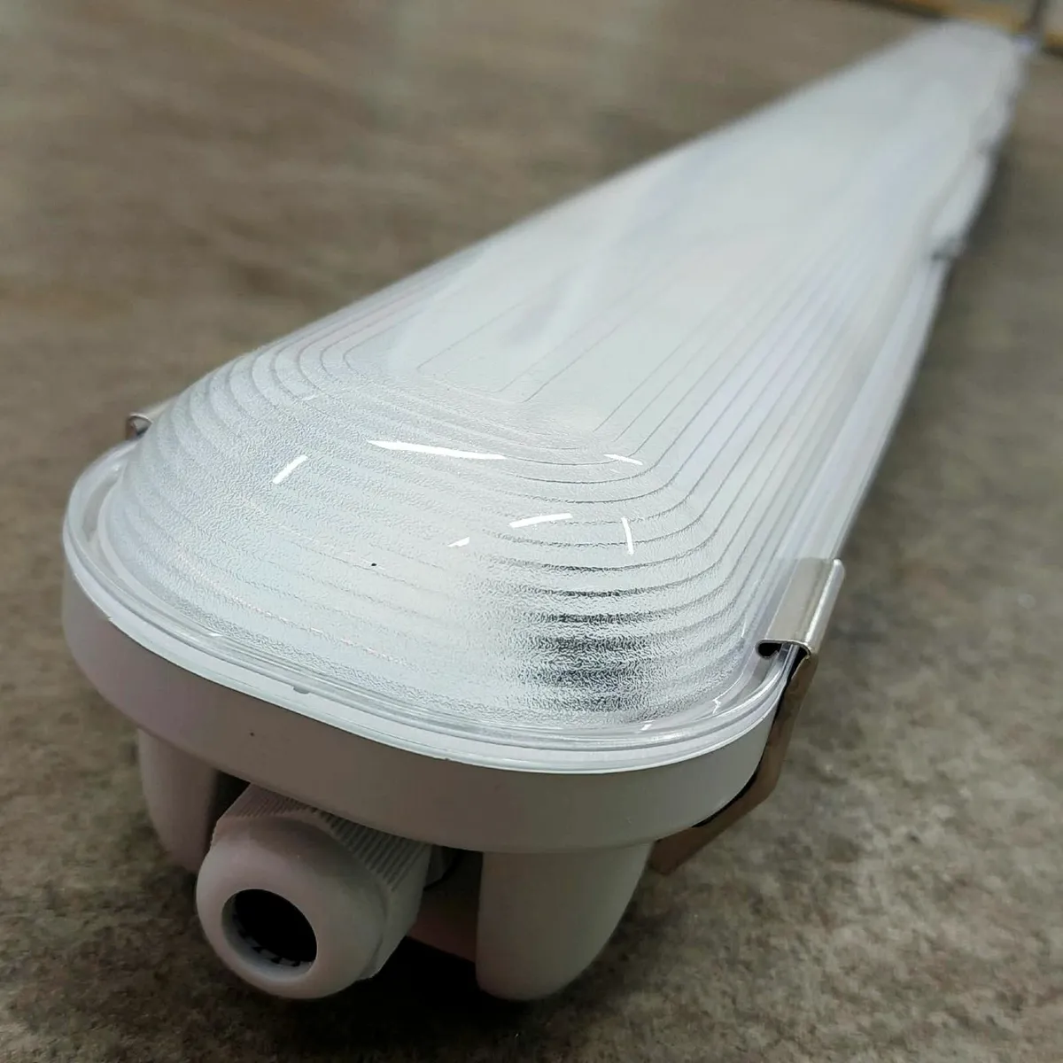 4ft Weatherproof LED Lights, 40W, 4400lm, 4000k - Image 3