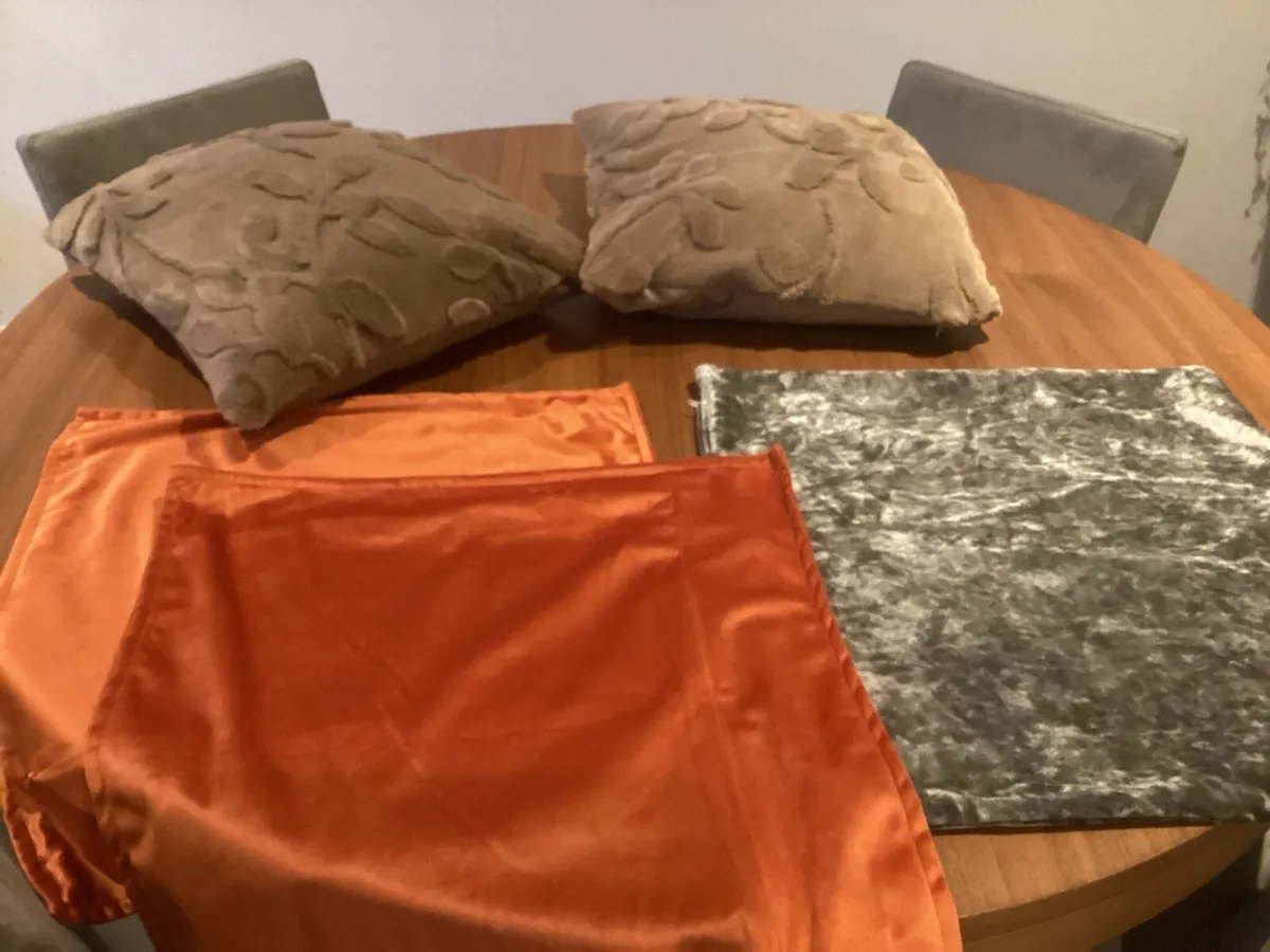 Cushions and covers - Image 1