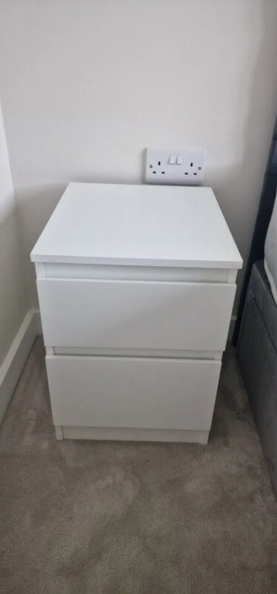 Bed & Lockers - Image 4