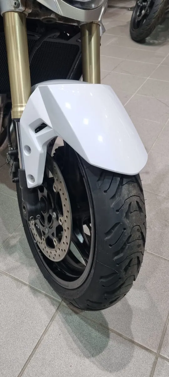 Suzuki GSR750 - Image 4