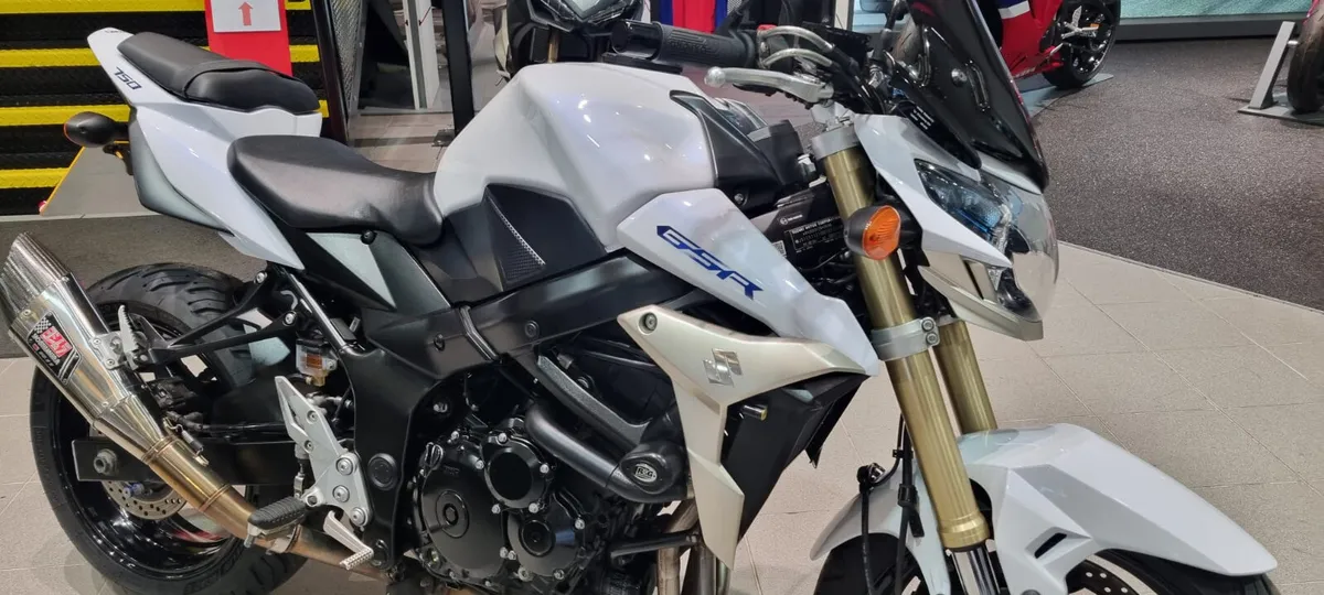 Suzuki GSR750 - Image 2