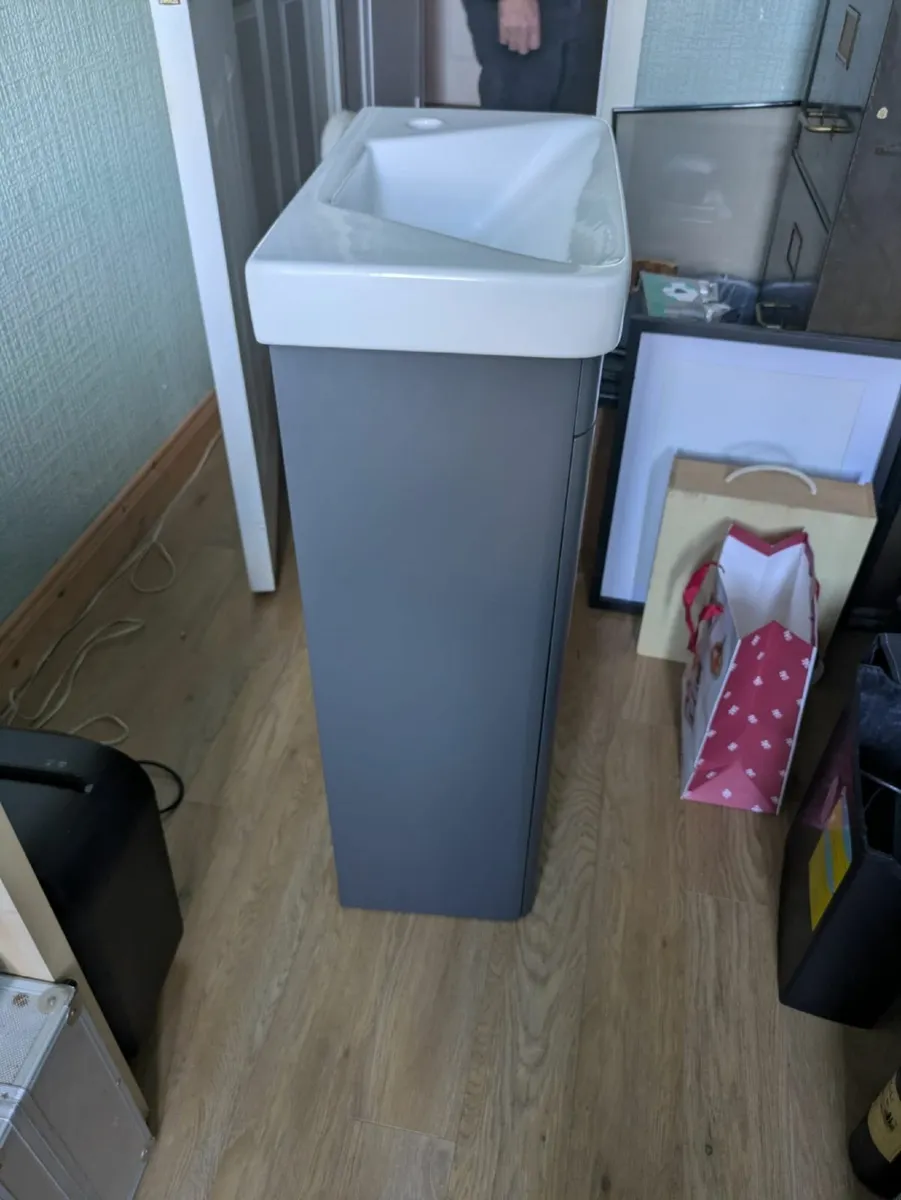 Washbasin and Cabinet - Image 2