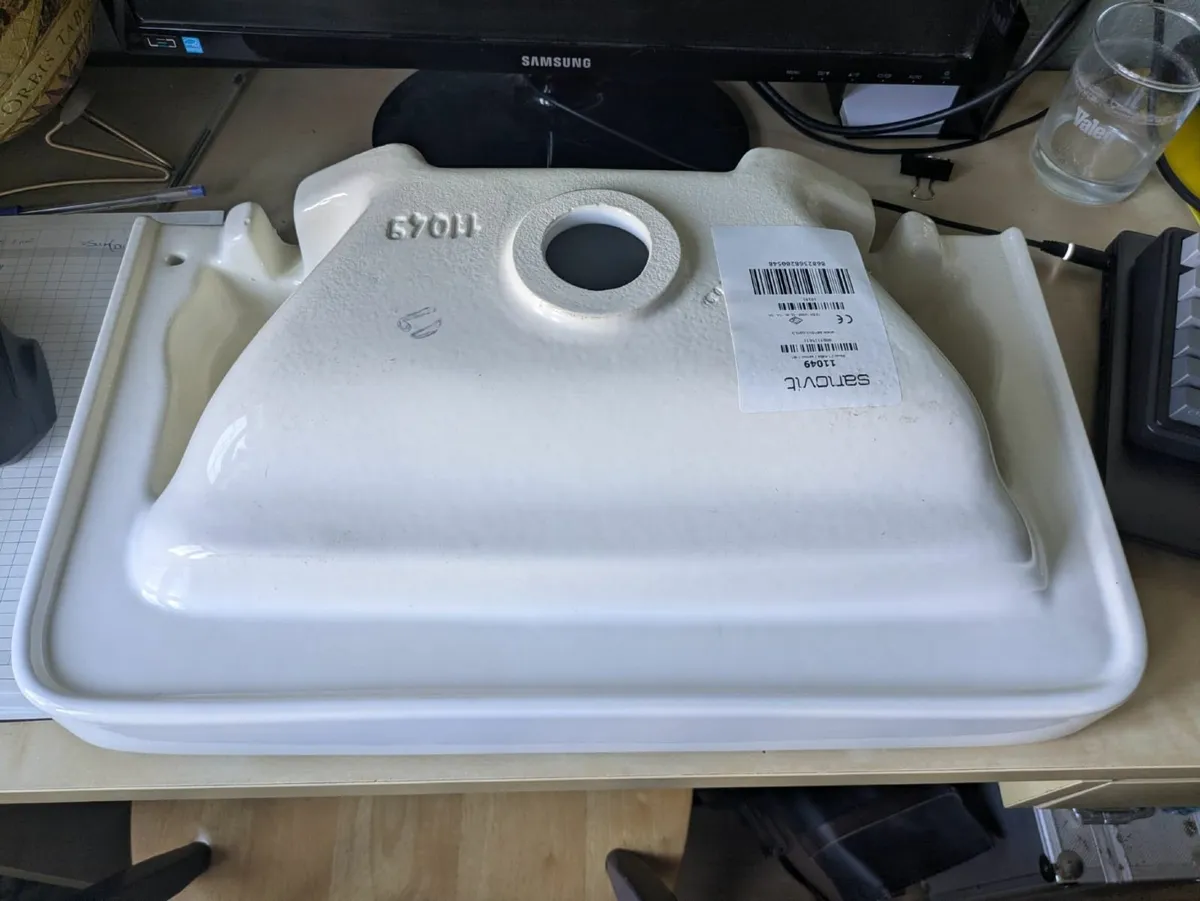 Washbasin and Cabinet - Image 3